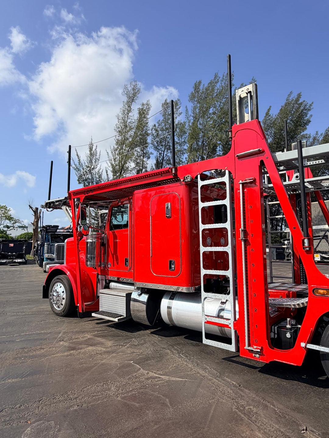 2024 Peterbilt 389 w/a 2023 Lohr G20