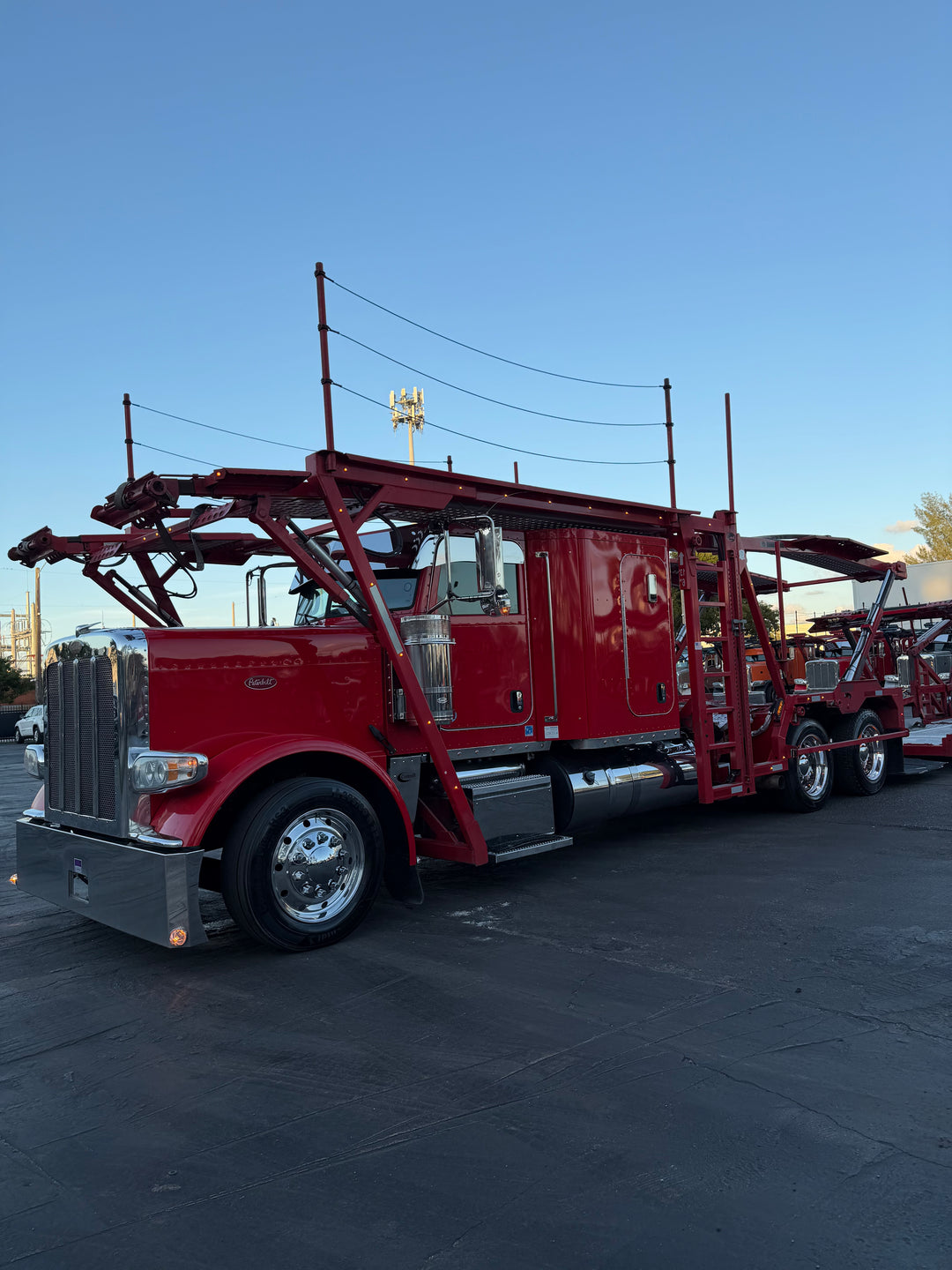 2020 Peterbilt 389 (CHOP TOP) w/a 2020 Cottrell LSFA 80 Footer