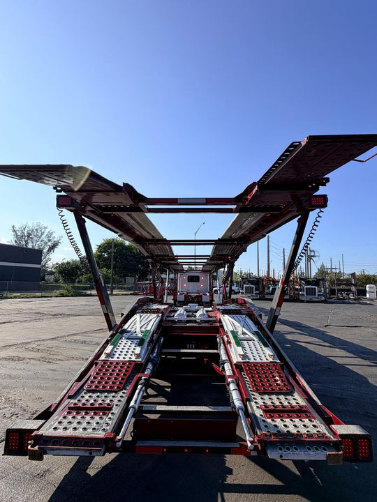 2022 Peterbilt 389 w/a 2022 Cottrell CX09 LSFA