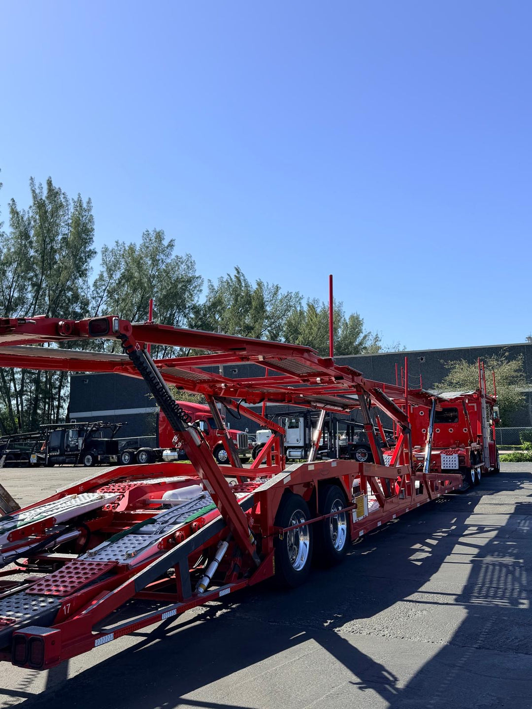 2022 Peterbilt 389 w/a 2020 Cottrell LSFA 80’
