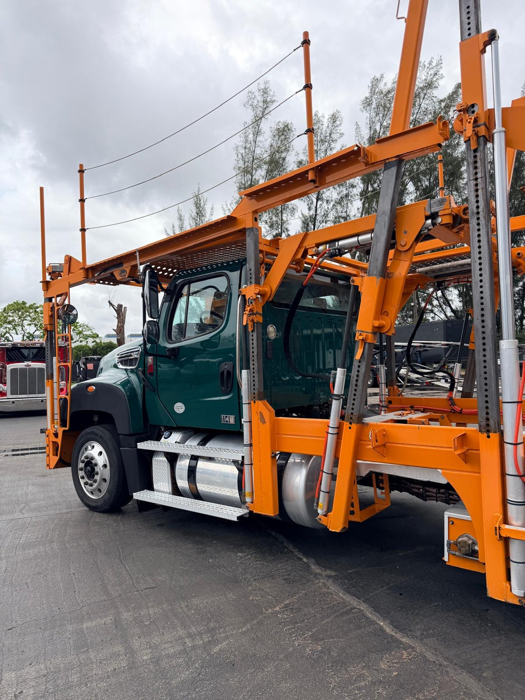 2020 Freightliner 114SD w/a 2020 Cottrell CX09 LSFA 80 Footer