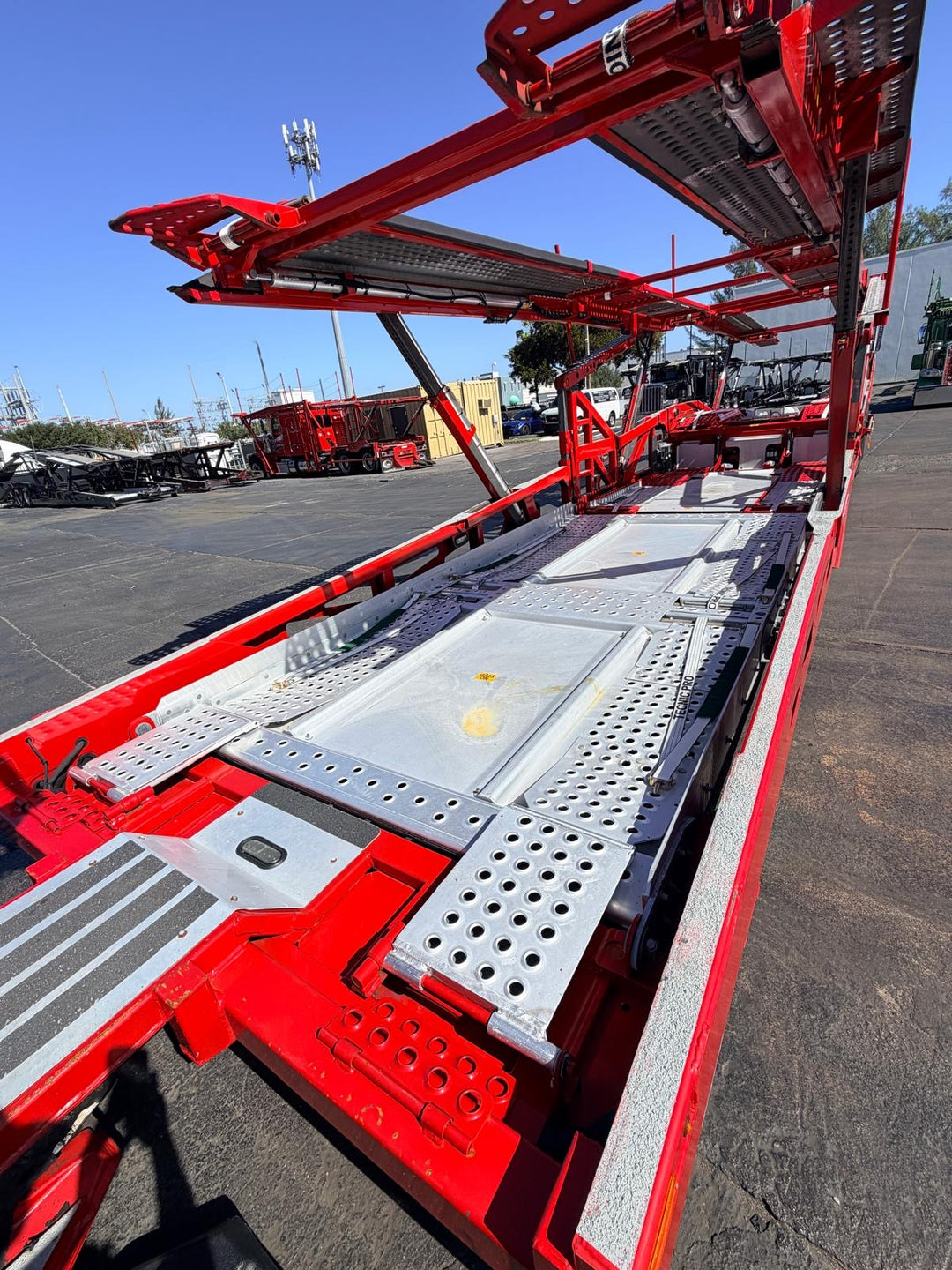 2022 Peterbilt 389 w/a 2020 Cottrell LSFA 80’