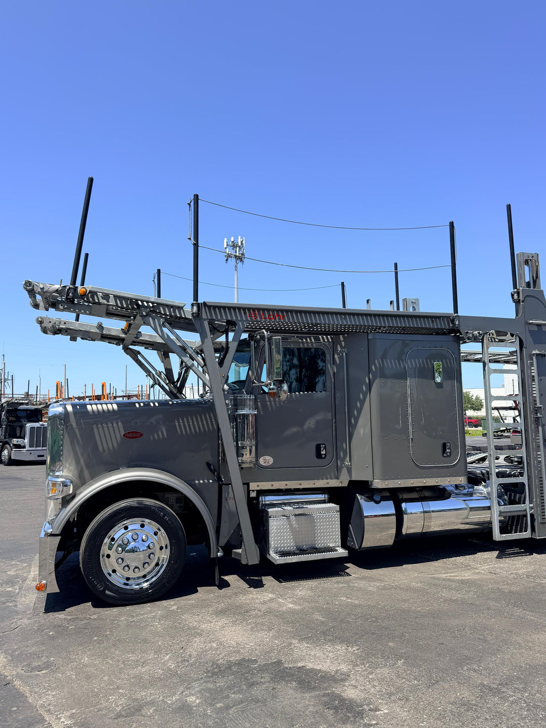 2024 Peterbilt 389 w/a 2023 Lohr G20
