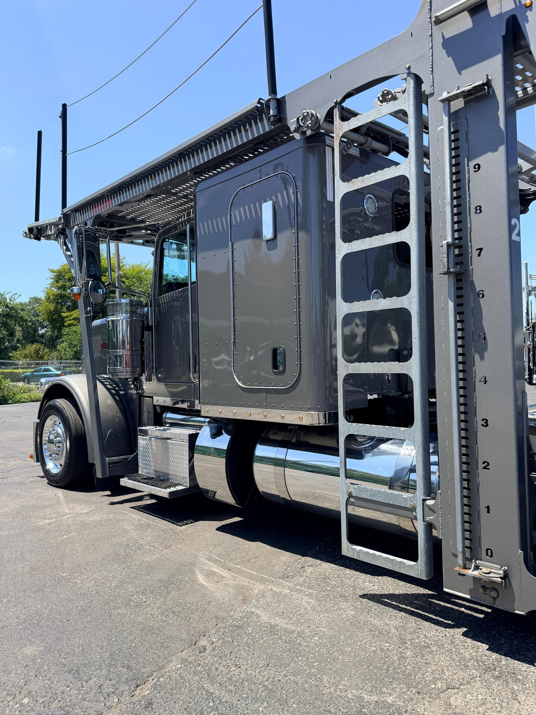 2024 Peterbilt 389 w/a 2023 Lohr G20