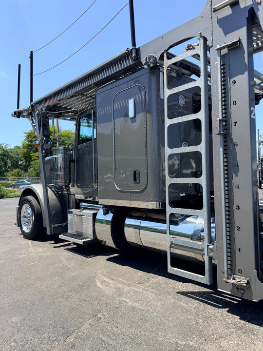 2024 Peterbilt 389 w/a 2023 Lohr G20