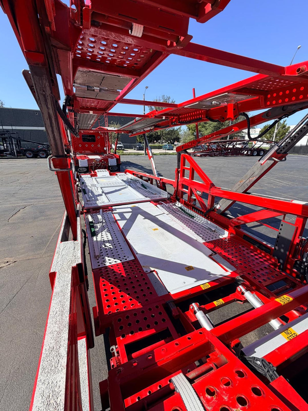 2022 Peterbilt 389 w/a 2020 Cottrell LSFA 80’