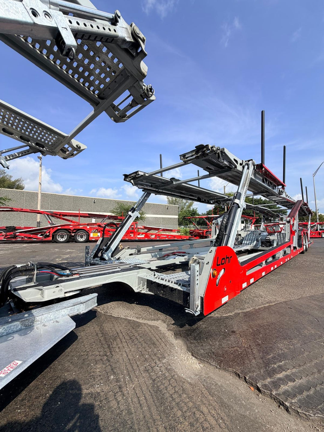2024 Peterbilt 389 w/a 2023 Lohr G20
