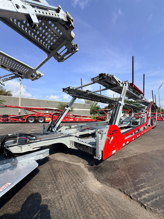 2024 Peterbilt 389 w/a 2023 Lohr G20