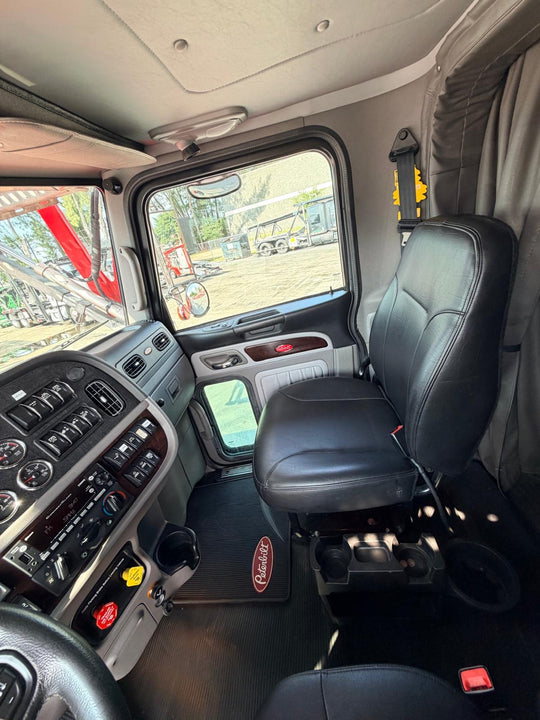 2024 Peterbilt 389 w/a 2023 Lohr G20