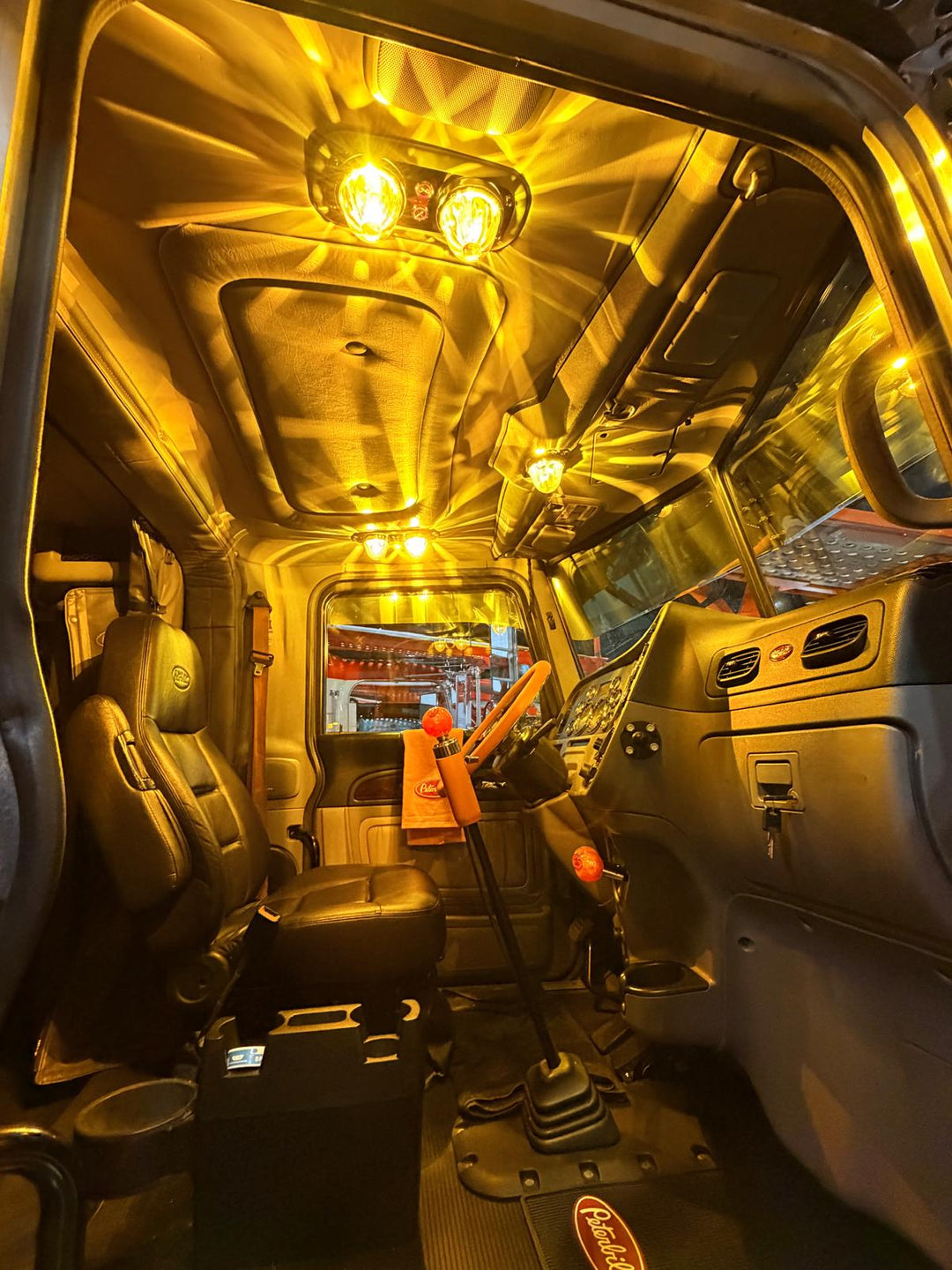 2020 Peterbilt 389 w/a 2021 Cottrell LSFA 80”