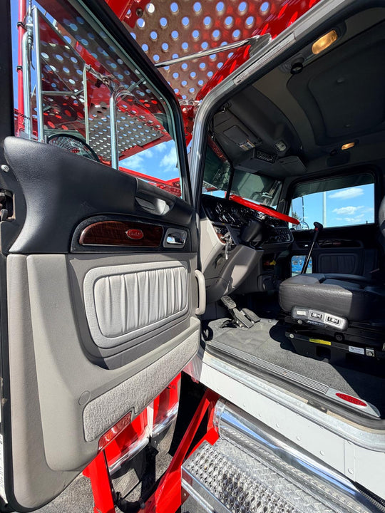 2020 Peterbilt 389 w/a 2021 Cottrell LSFA 80’