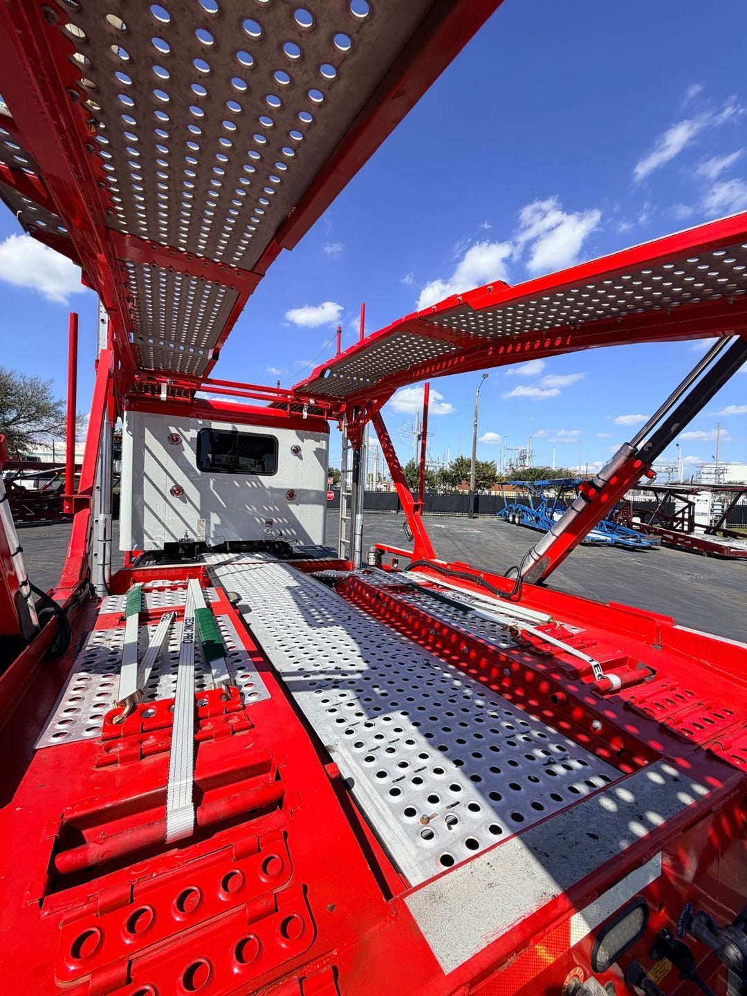 2020 Peterbilt 389 w/a 2021 Cottrell LSFA 80’