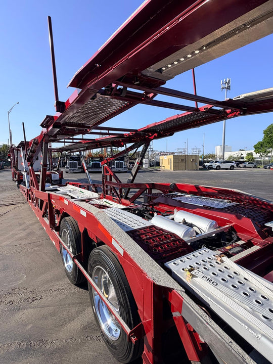 2022 Peterbilt 389 w/a 2022 Cottrell CX09 LSFA