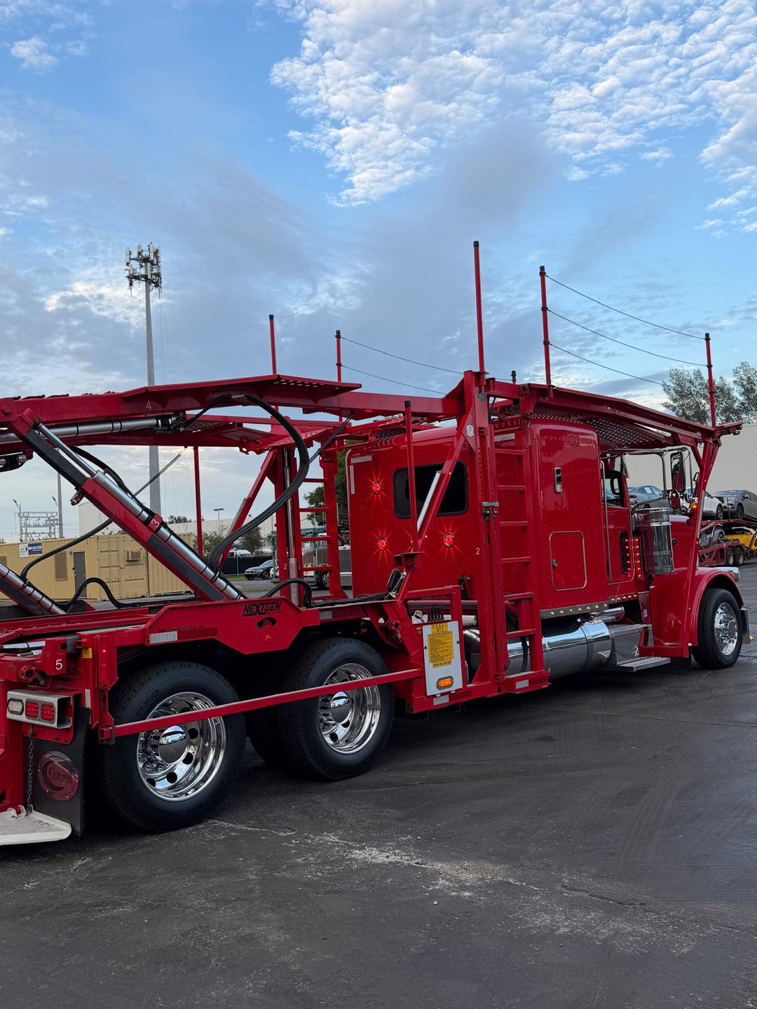 2017 Peterbilt 389 (264” WB)