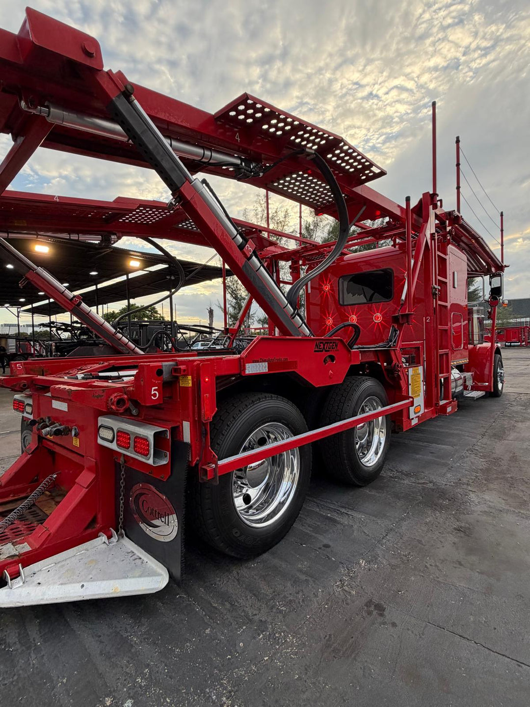 2017 Peterbilt 389 (264” WB)