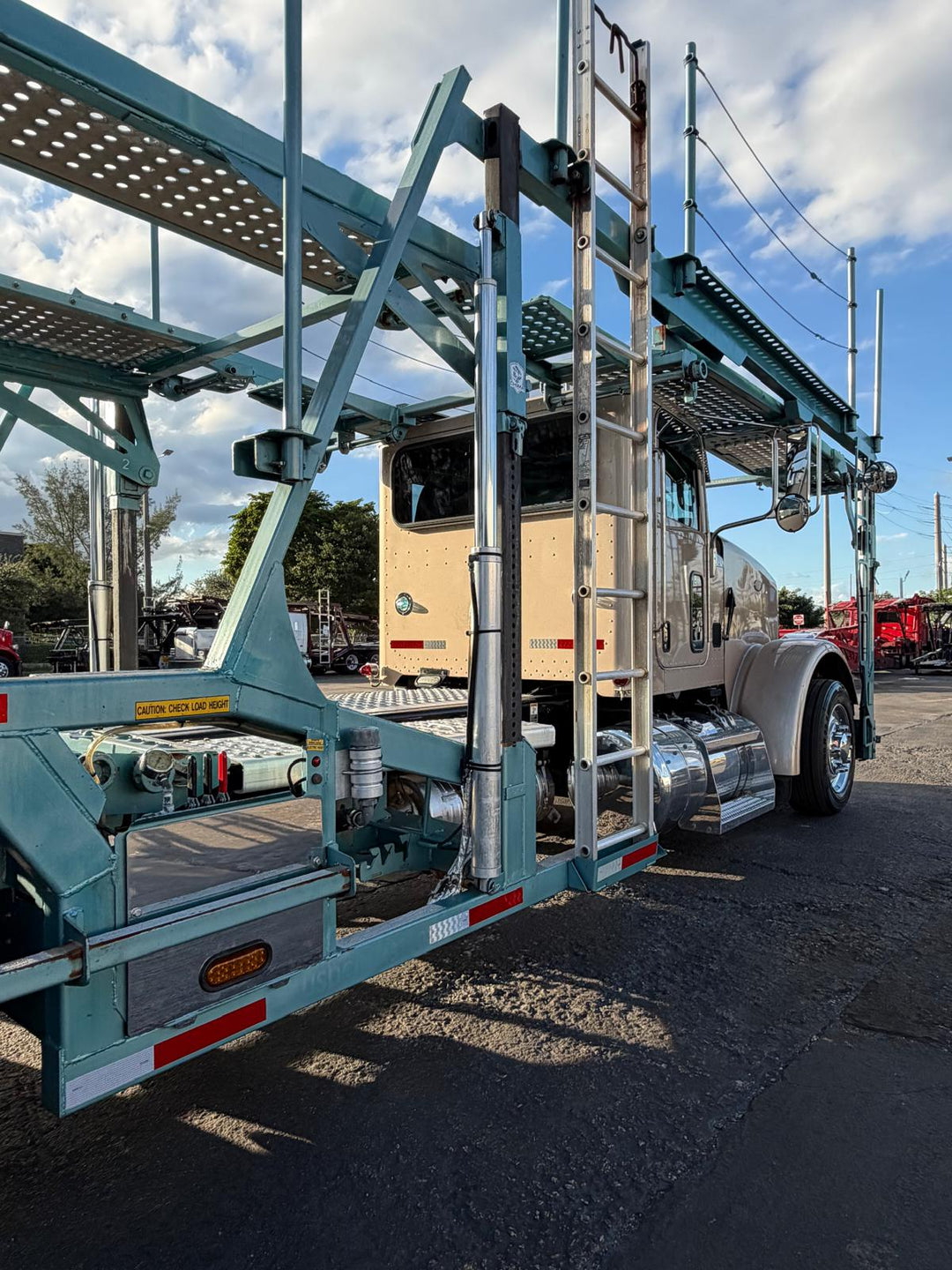 2020 Peterbilt 365 w/a 2020 Cottrell LSFA 80”