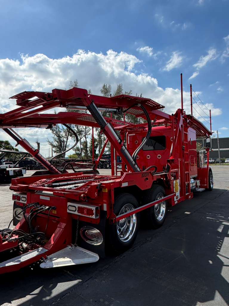 2017 Peterbilt 389 (264” WB) w/a 2018 Cottrell CX11