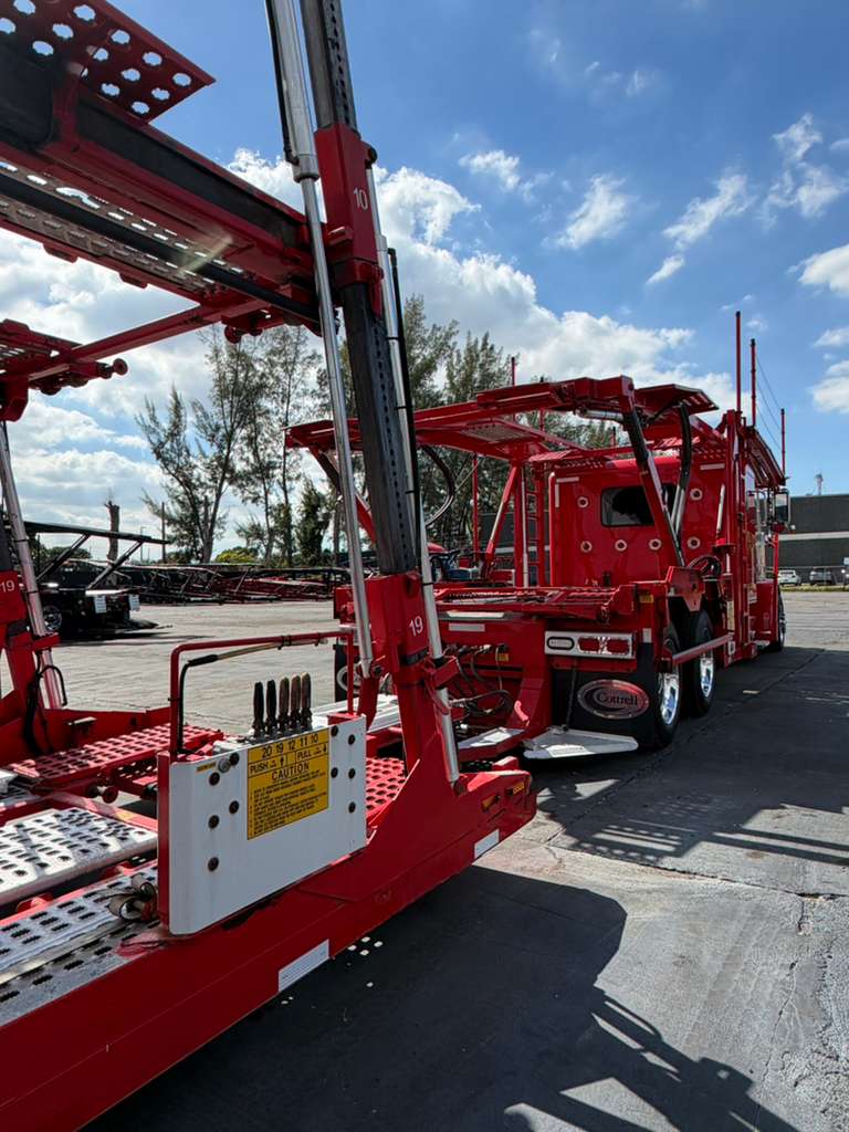 2017 Peterbilt 389 (264” WB) w/a 2018 Cottrell CX11