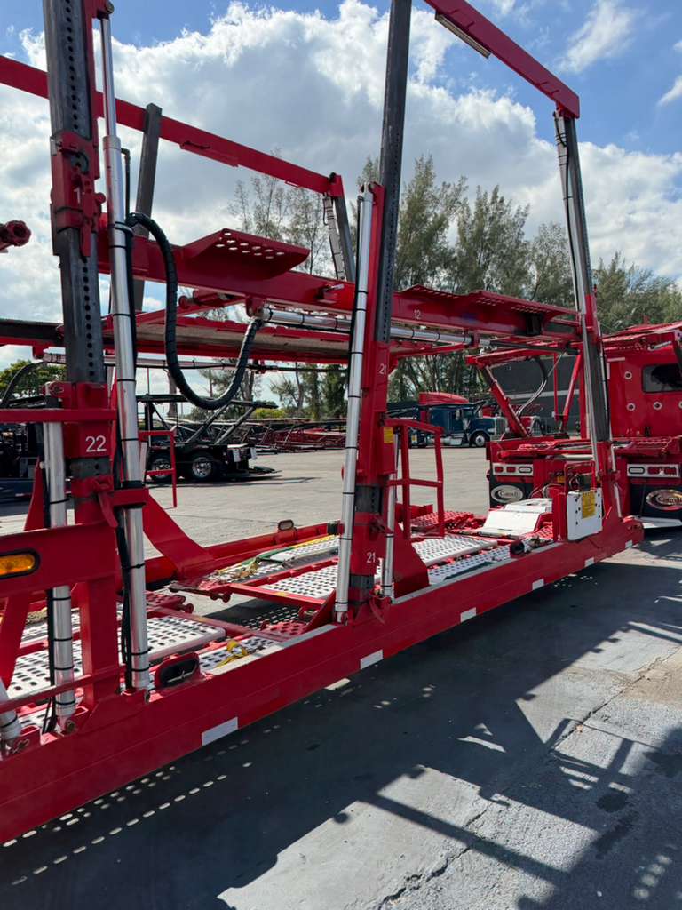 2017 Peterbilt 389 (264” WB) w/a 2018 Cottrell CX11